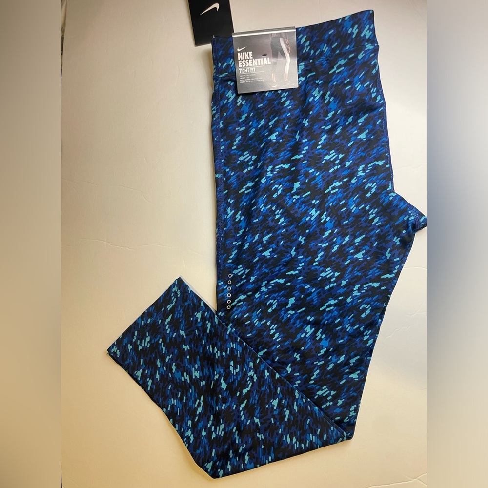 Nike essentials tight fit crop length leggings NWT